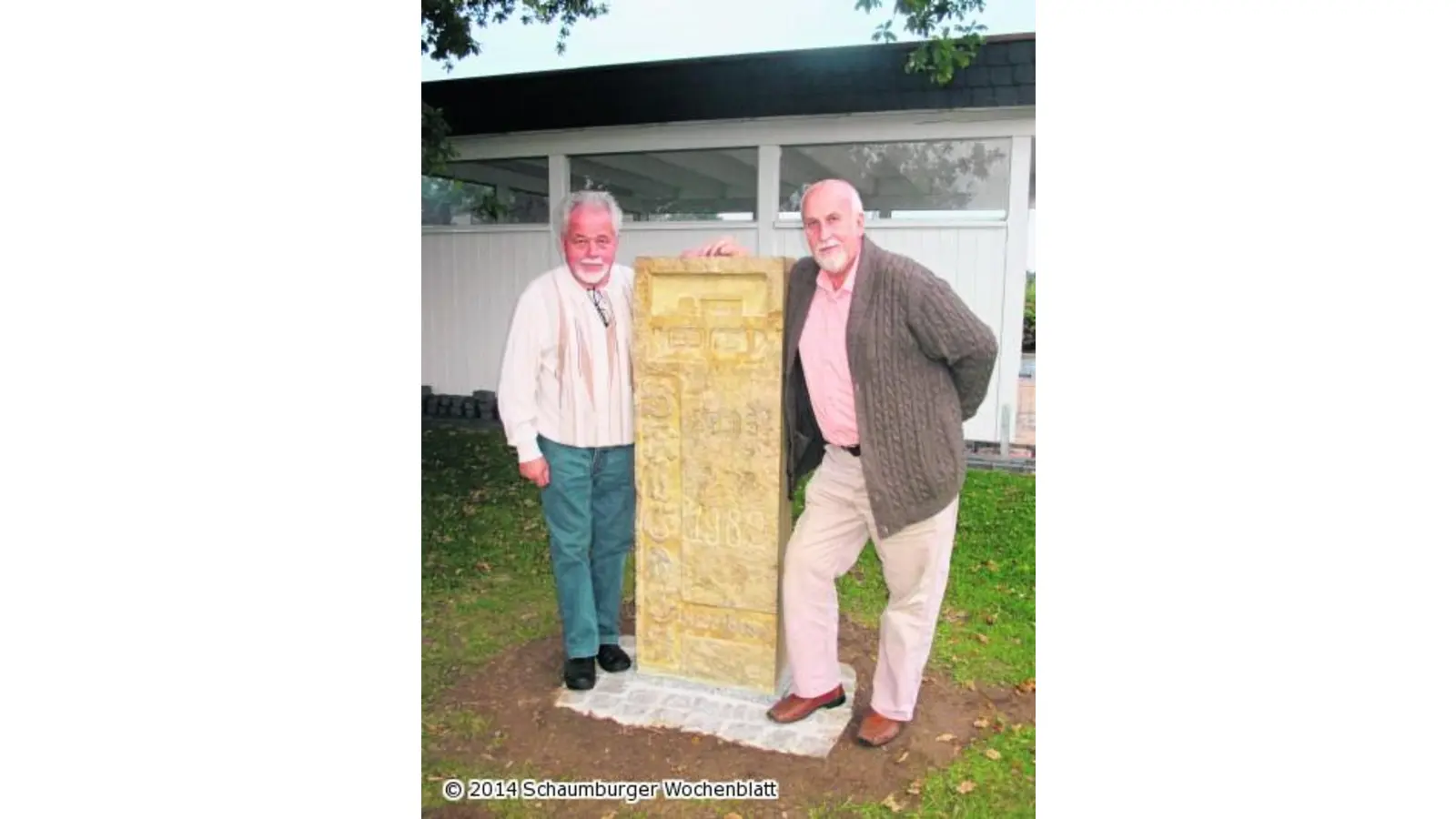 Eine Sandsteintafel verschönert Echtorf (Foto: pp)