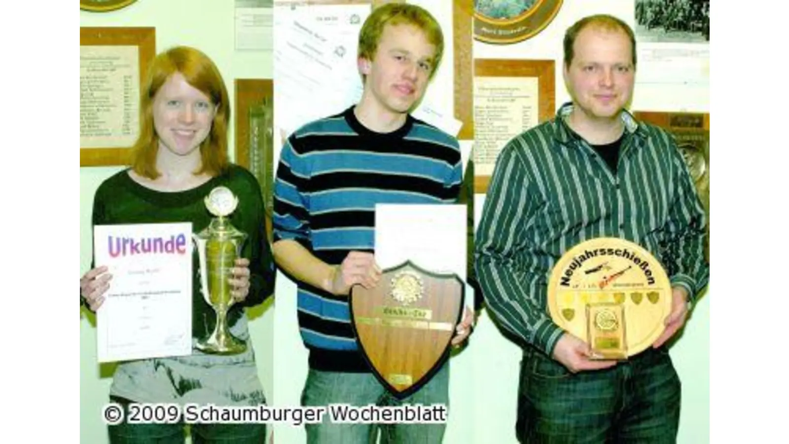 Saisoneröffnung 2009 mit drei Pokalen (Foto: mk)