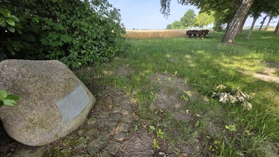 Ein Treffpunkt: Die Grenzbegegnung am Ortsausgang Klein Heidorn, Richtung Großenheidorn. (Foto: tau)