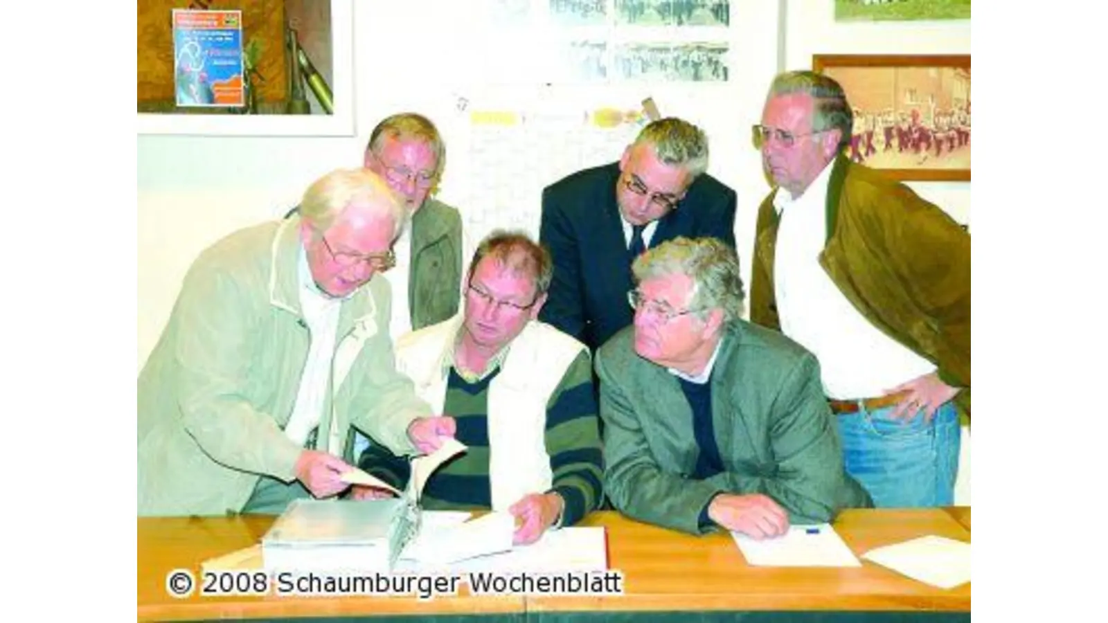 50 Ordner für die Apelerner Geschichte (Foto: al)