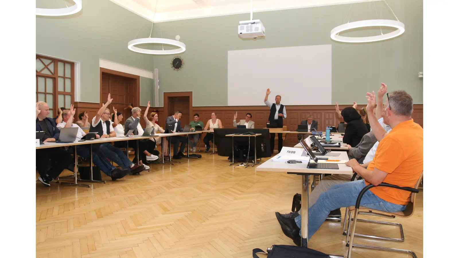 Einstimmig verabschiedet der Rat die Resolution an die Landesregierung, die ein Vorgehen gegen den Personalnotstand an den Grundschulen fordert. (Foto: Borchers, Bastian)