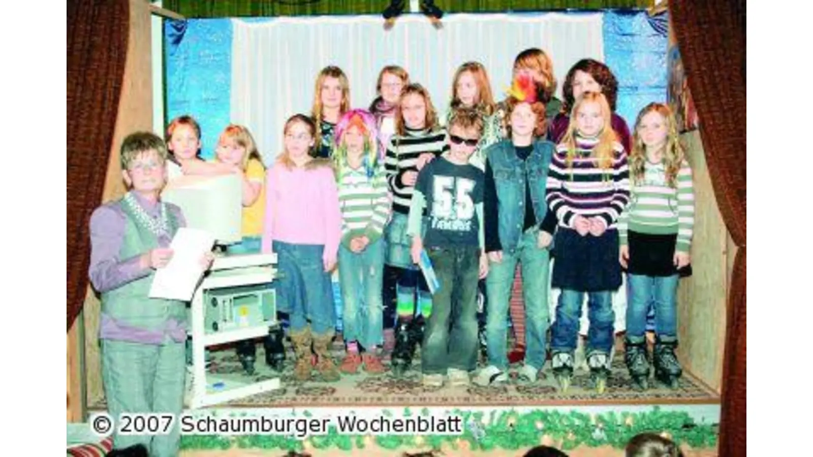 Mit Inlinern durch die Weihnachtswerkstatt (Foto: tt)