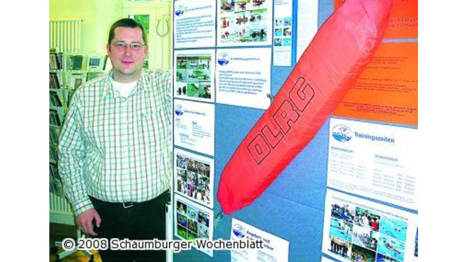 DLRG präsentiert sich in der Stadtbücherei (Foto: ste)