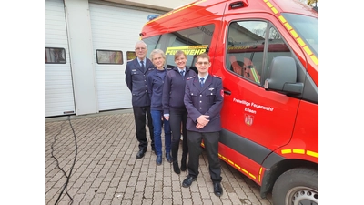 Kinderfeuerwehrwartin Katharina Meier (2.v.r.) mit ihrem Stellvertreter Ralf Pönitzsch (r. ) und ihrem Betreuerteam. (Foto: privat)