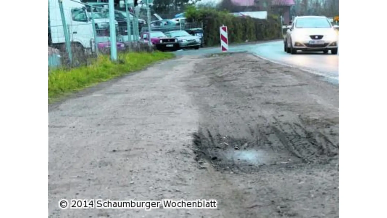 Löcher im Seitenstreifen sorgen für Gefahr (Foto: red)