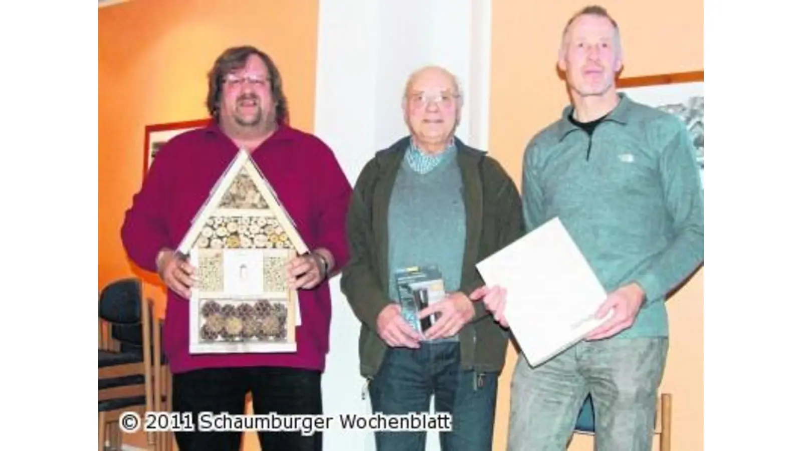 Nach einem Jahr wird das Buswartehäuschen aufgebaut (Foto: tt)