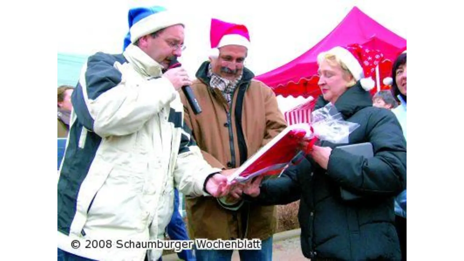 Viele Kinder und Jugendliche engagiert beim Nikolausmarkt (Foto: red)