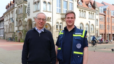 Sebastian Brock mit dem Lions-Clubbeauftragten Carsten Vogt (v.r.).  (Foto: gi)