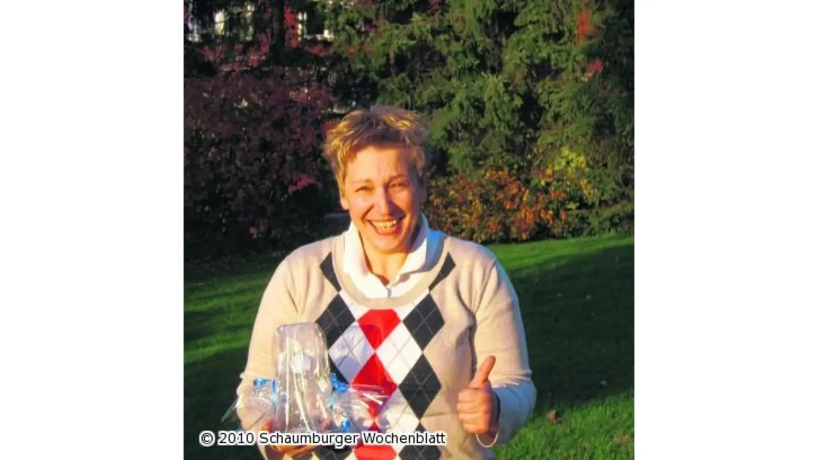 Der Ball fliegt direkt in das Loch hinein (Foto: ro)