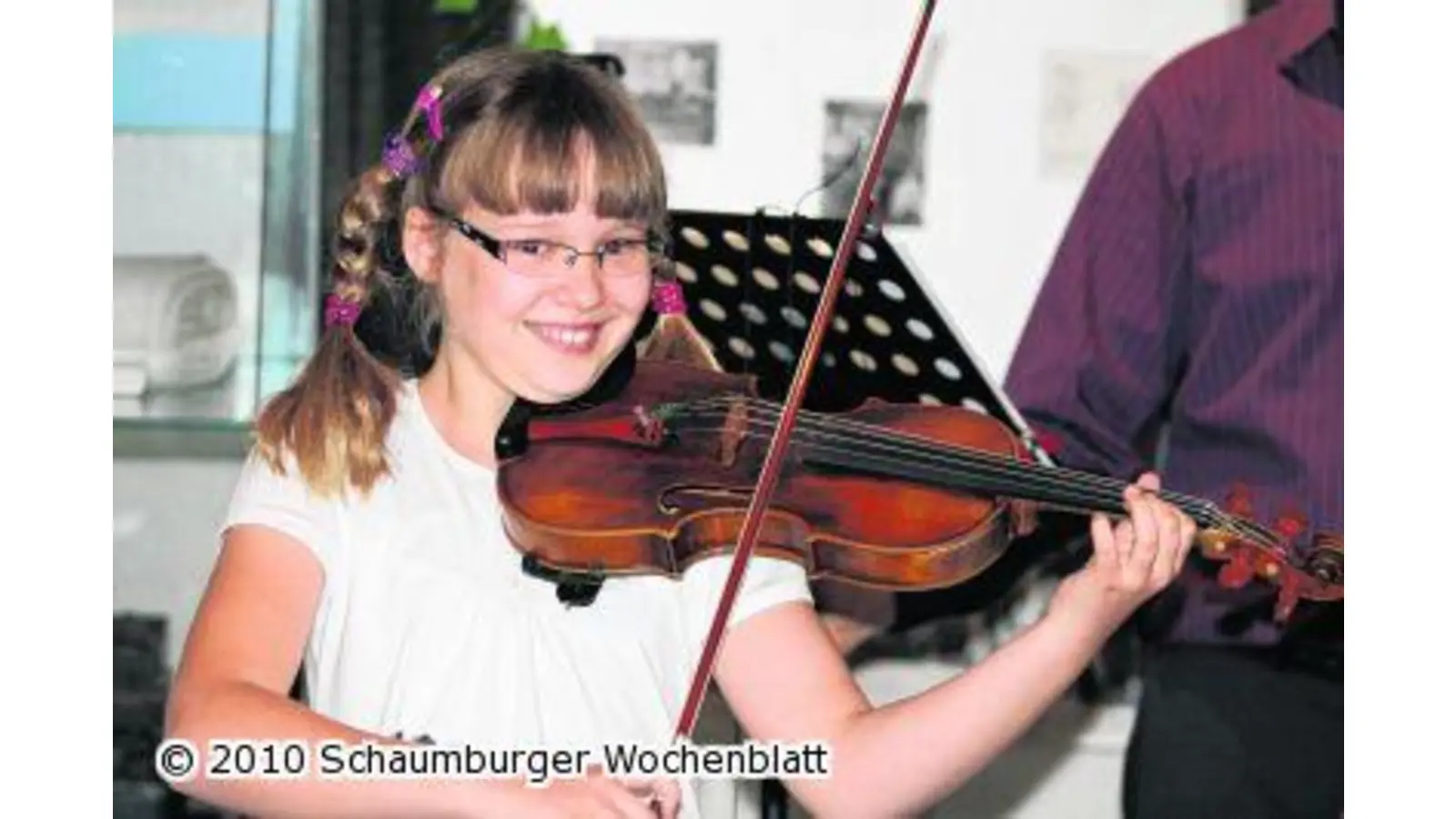 Der Geigenbauer Jovanovic gibt einen Einblick in sein Handwerk (Foto: bb)