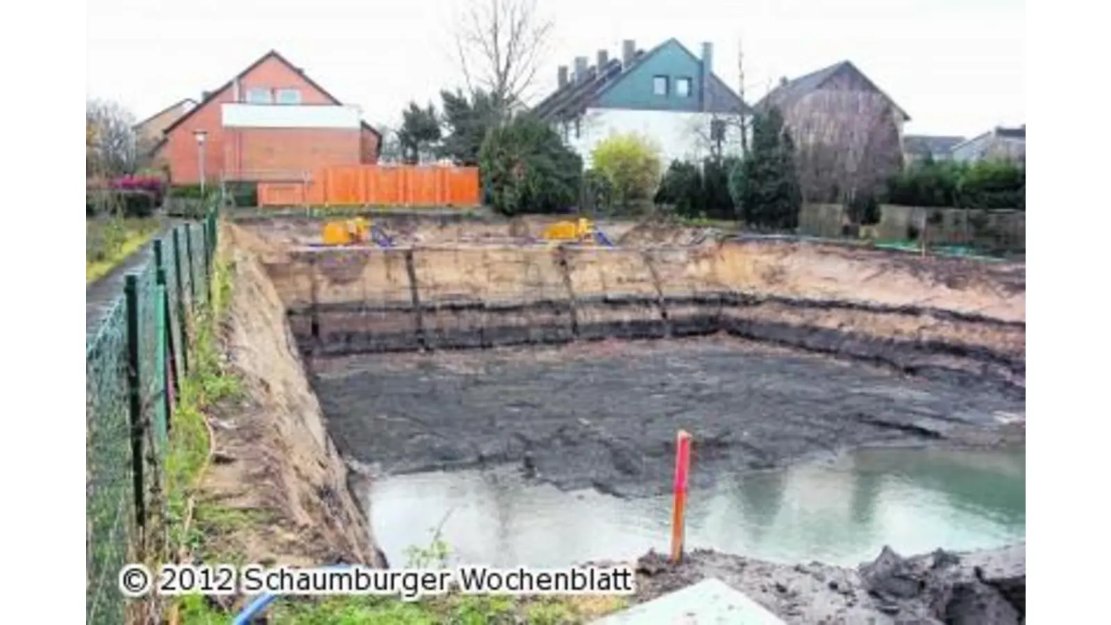 Warum die Baugrube den Anwohnern Sorge bereitet (Foto: jl)