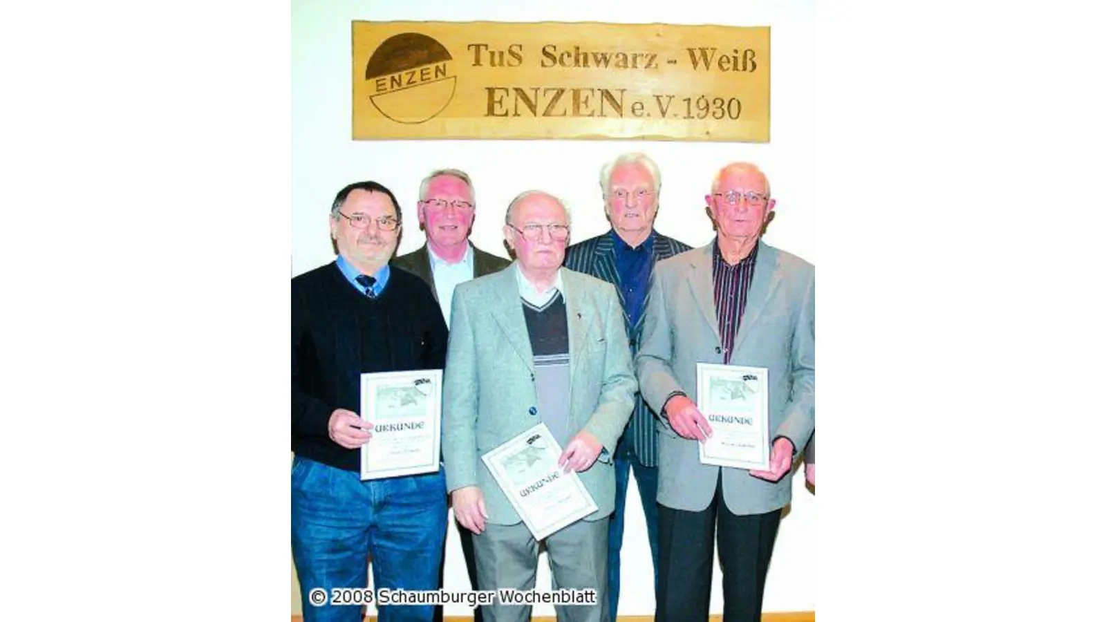 Vier Mitglieder sind seit 60 Jahren im TuS (Foto: wtz)