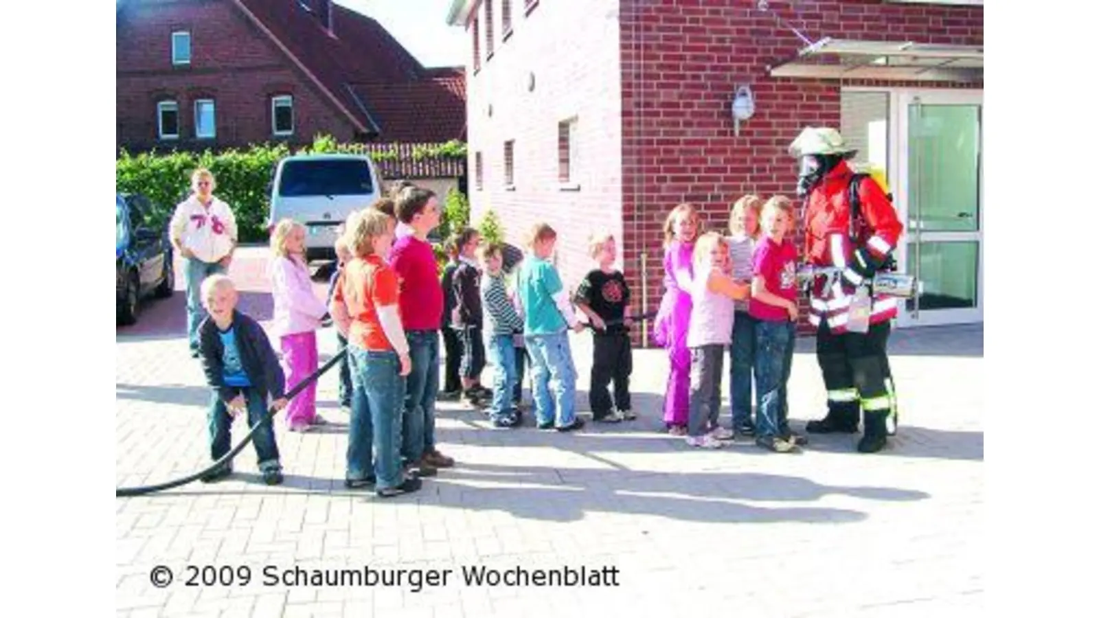 Feuerwehr-Minis sind mit großer Begeisterung bei der Sache (Foto: red)