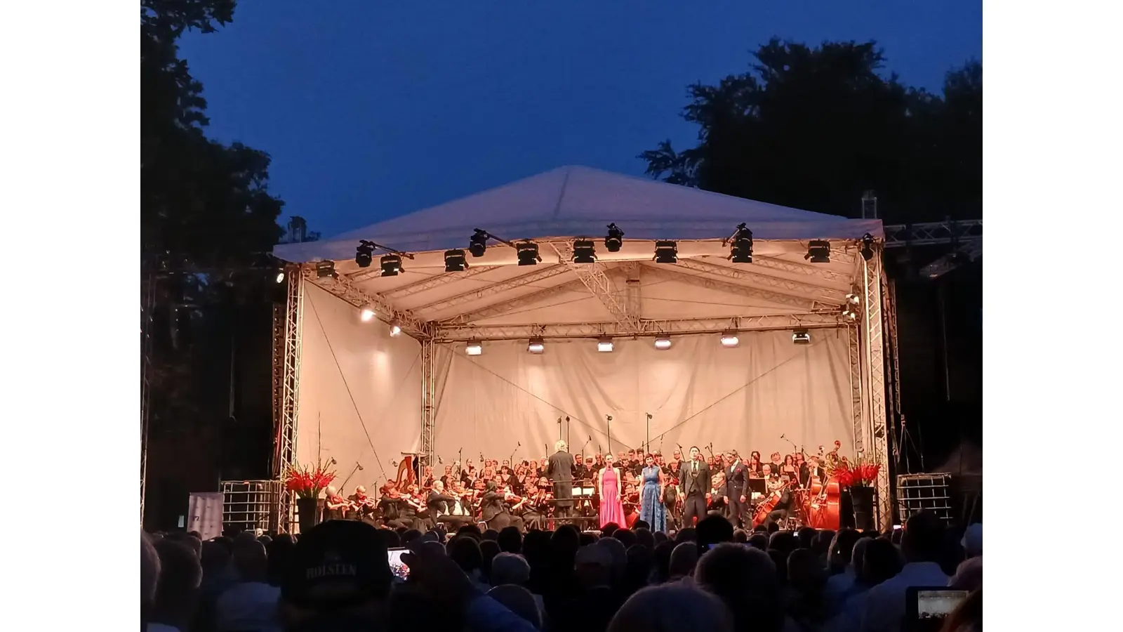 Die Landfrauen Rodenberg besuchen das Amtsgartenkonzert in Lilienthal.  (Foto: privat)