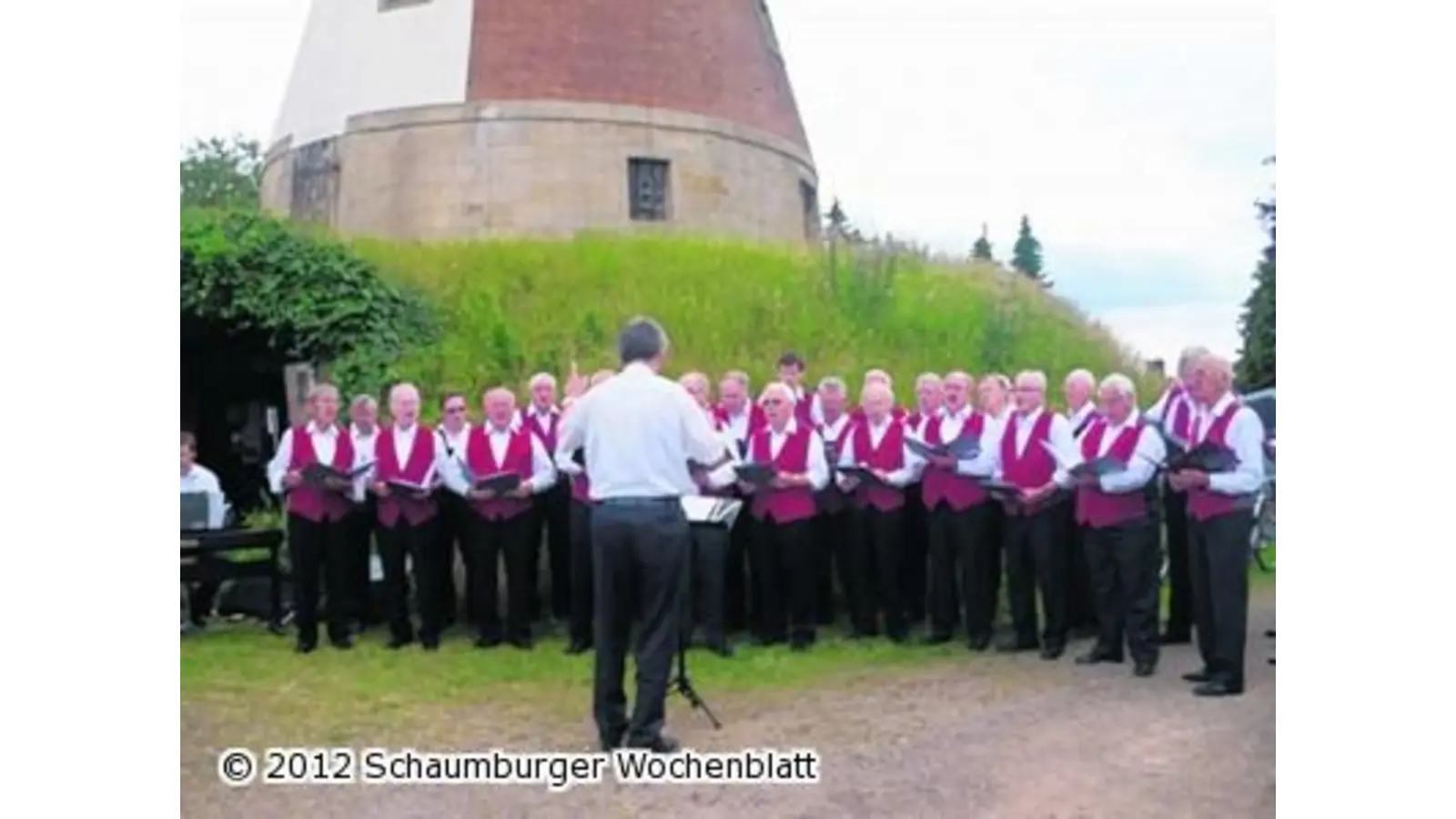 Männerchor singt an der Mühle (Foto: red)