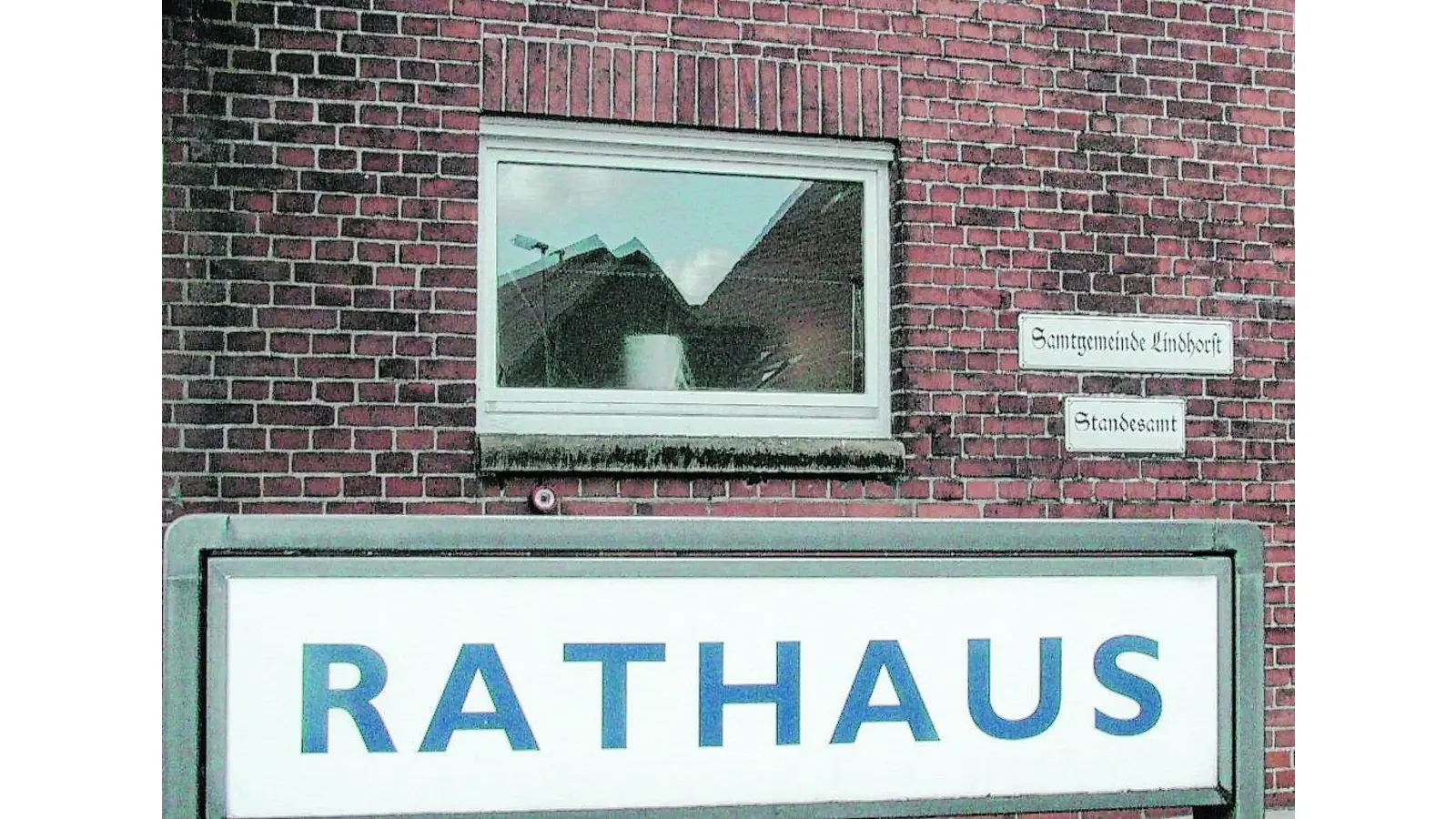 Das Feuerwehrgerätehaus ist der dickste Brocken (Foto: bt)