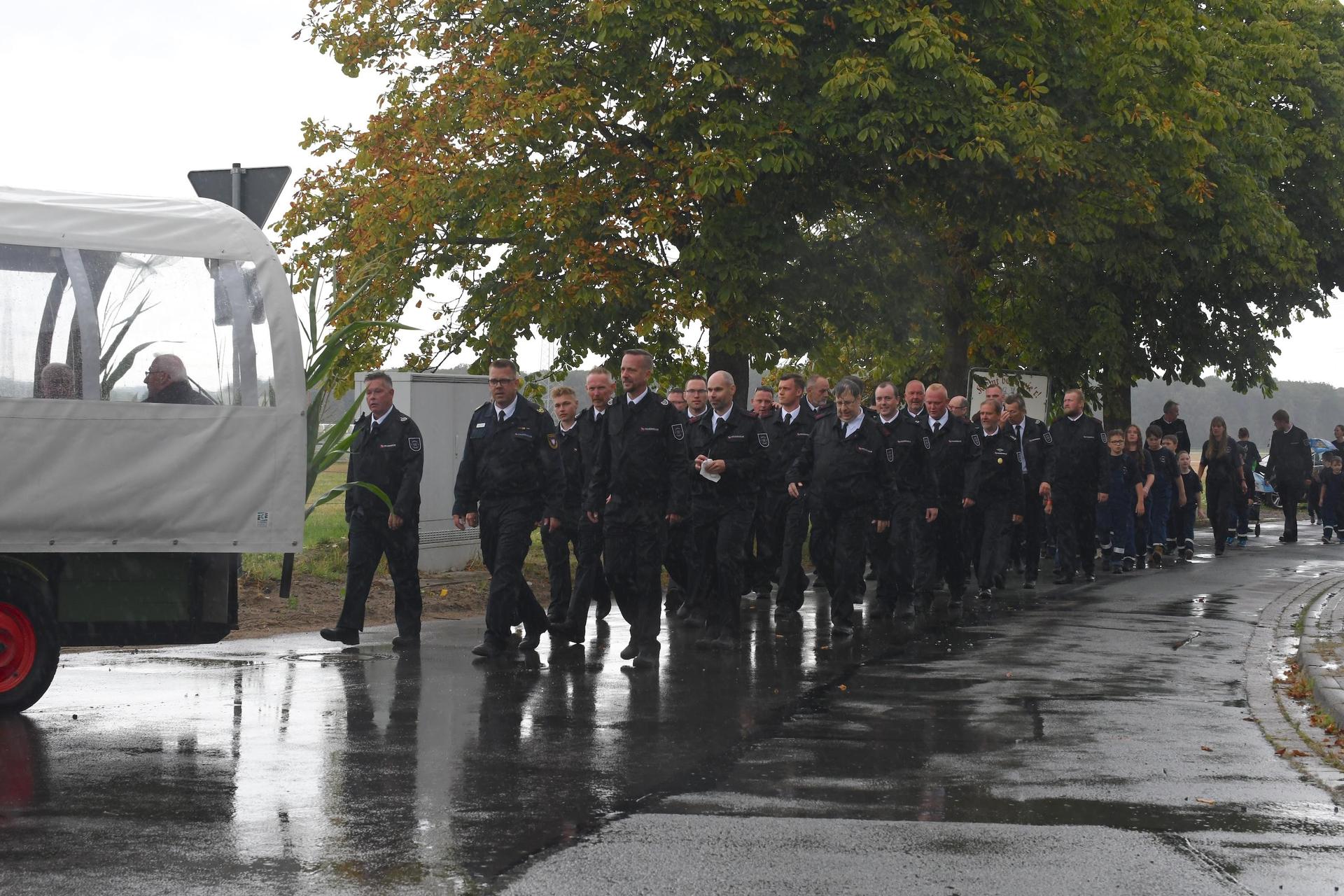 100 Jahre Feuerwehr Lindhorst. (Foto: NADINE DRESSLER)