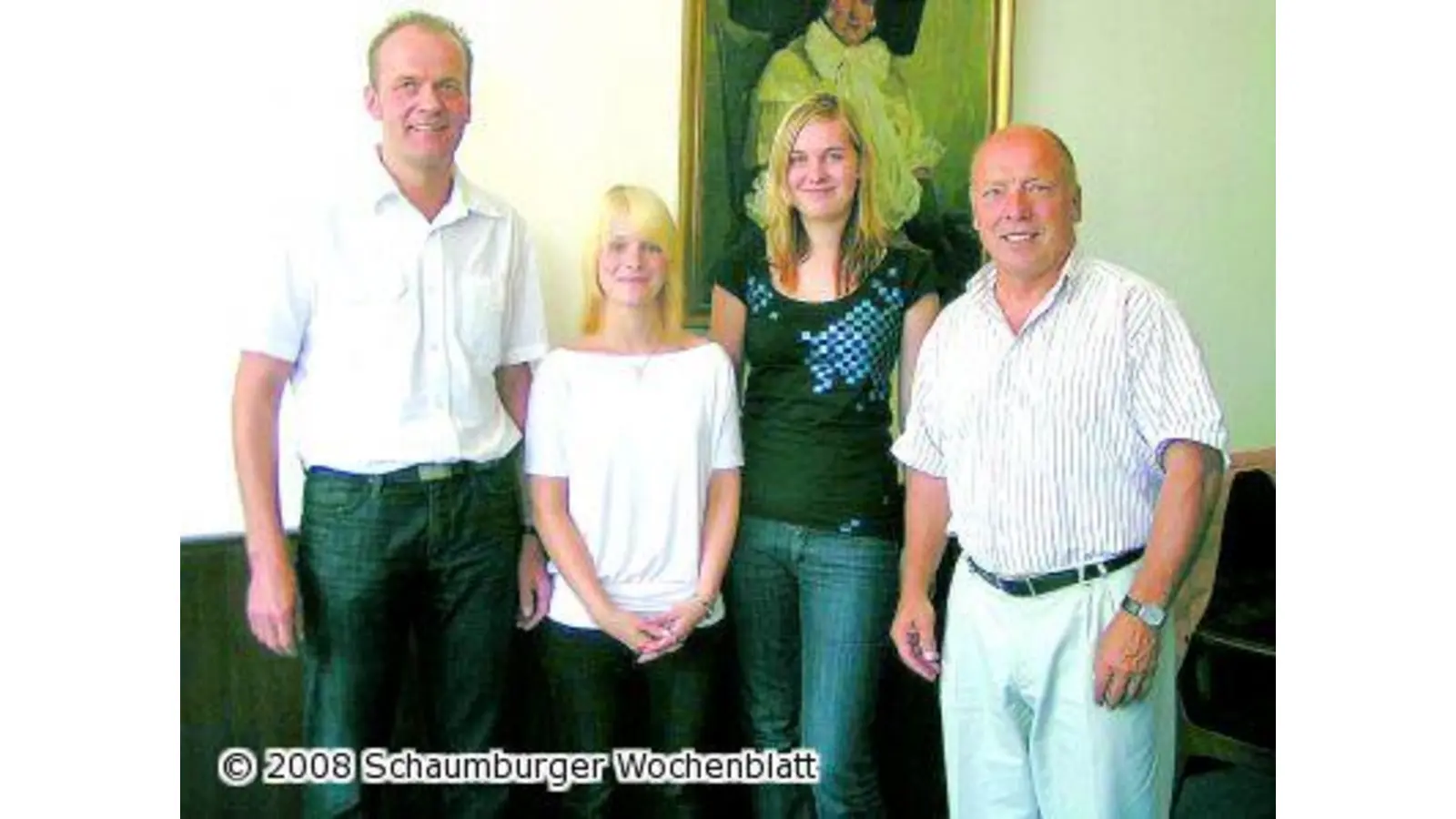 Zwei neue Verwaltungsfachangestellte (Foto: red)