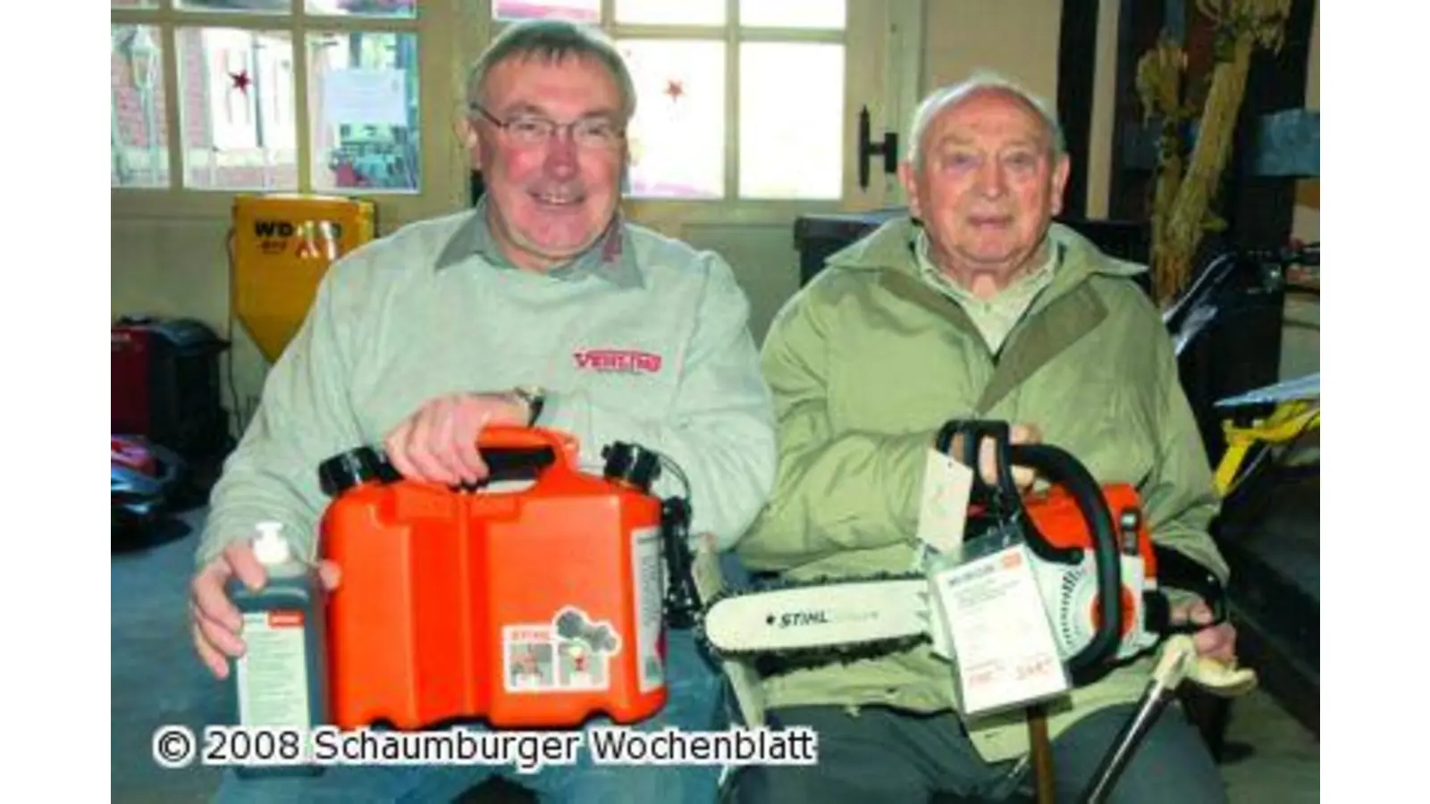 Ernst Röhrkasse gewinnt eine nagelneue Motorkettensäge (Foto: wtz)