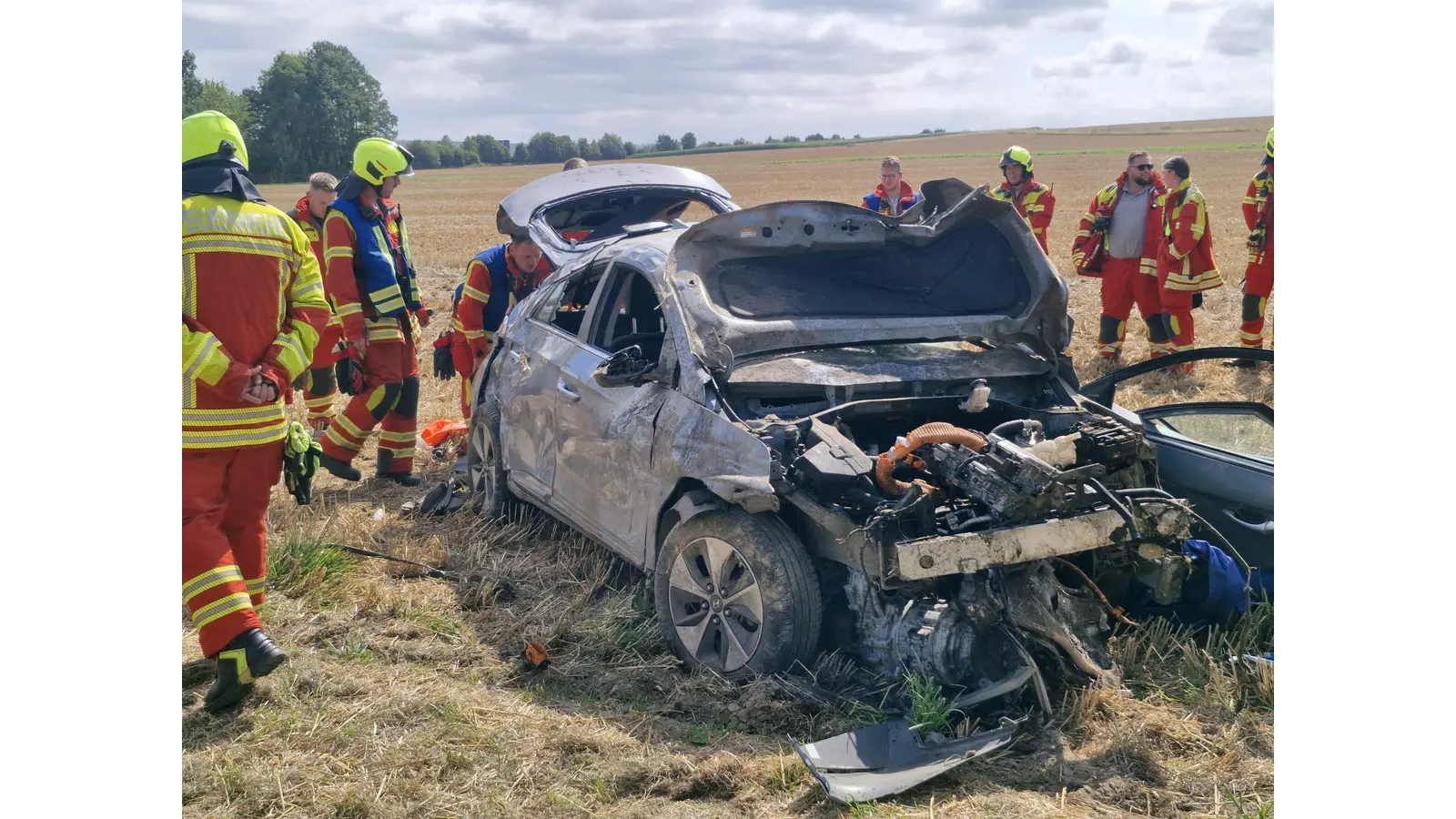 Das neuwertige Fahrzeug ist komplett zerstört. (Foto: red)