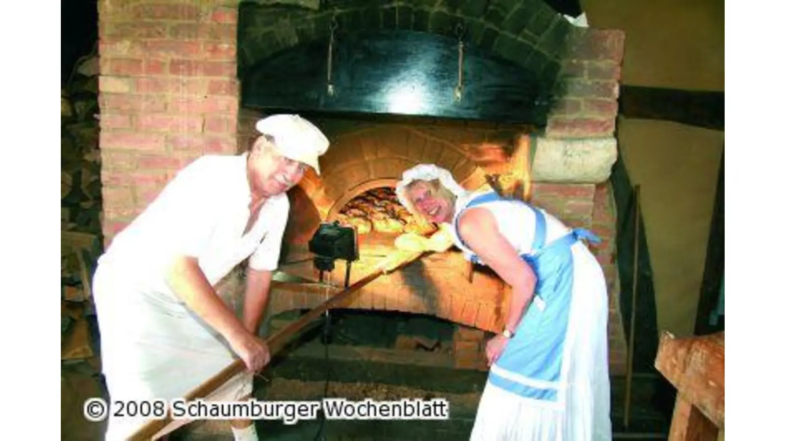 Blechkuchen und Brote sind zügig ausverkauft (Foto: gi)