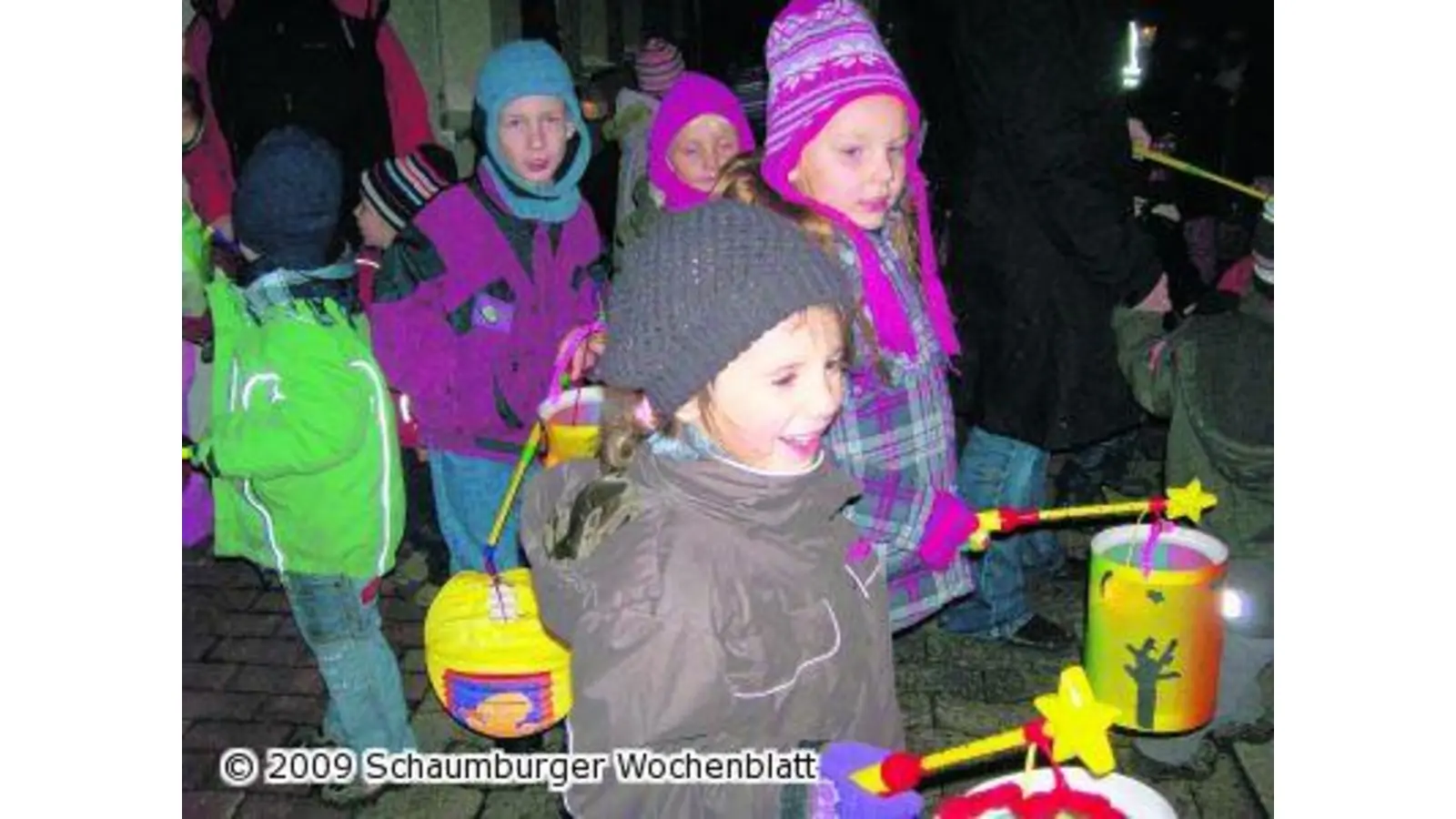 Kindern feiern strahlendes Lichterfest (Foto: em)