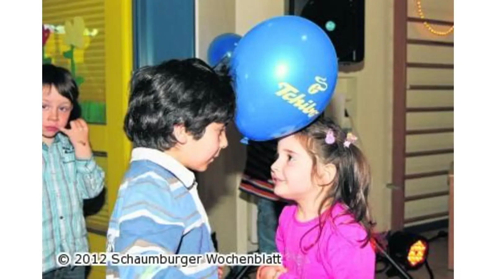 Junge Tänzer rocken bei der Kinder-Disco Förderverein organisiert Party (Foto: bb)