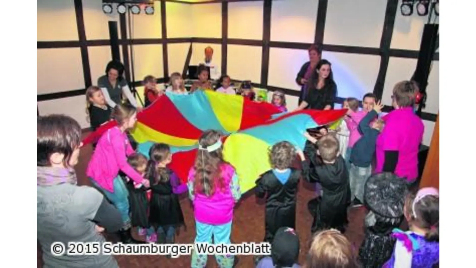 Zerplatzende Ballons zum Ende des Kinderfestes (Foto: gi)