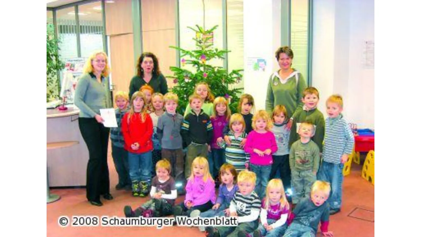 Weihnachtliche Stimmung in der Kundenhalle (Foto: mk)