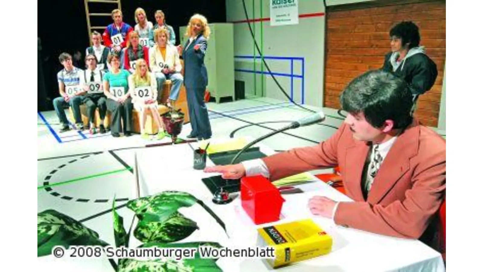 Schüler treten Wettstreit an im Buchstabieren (Foto: ste)