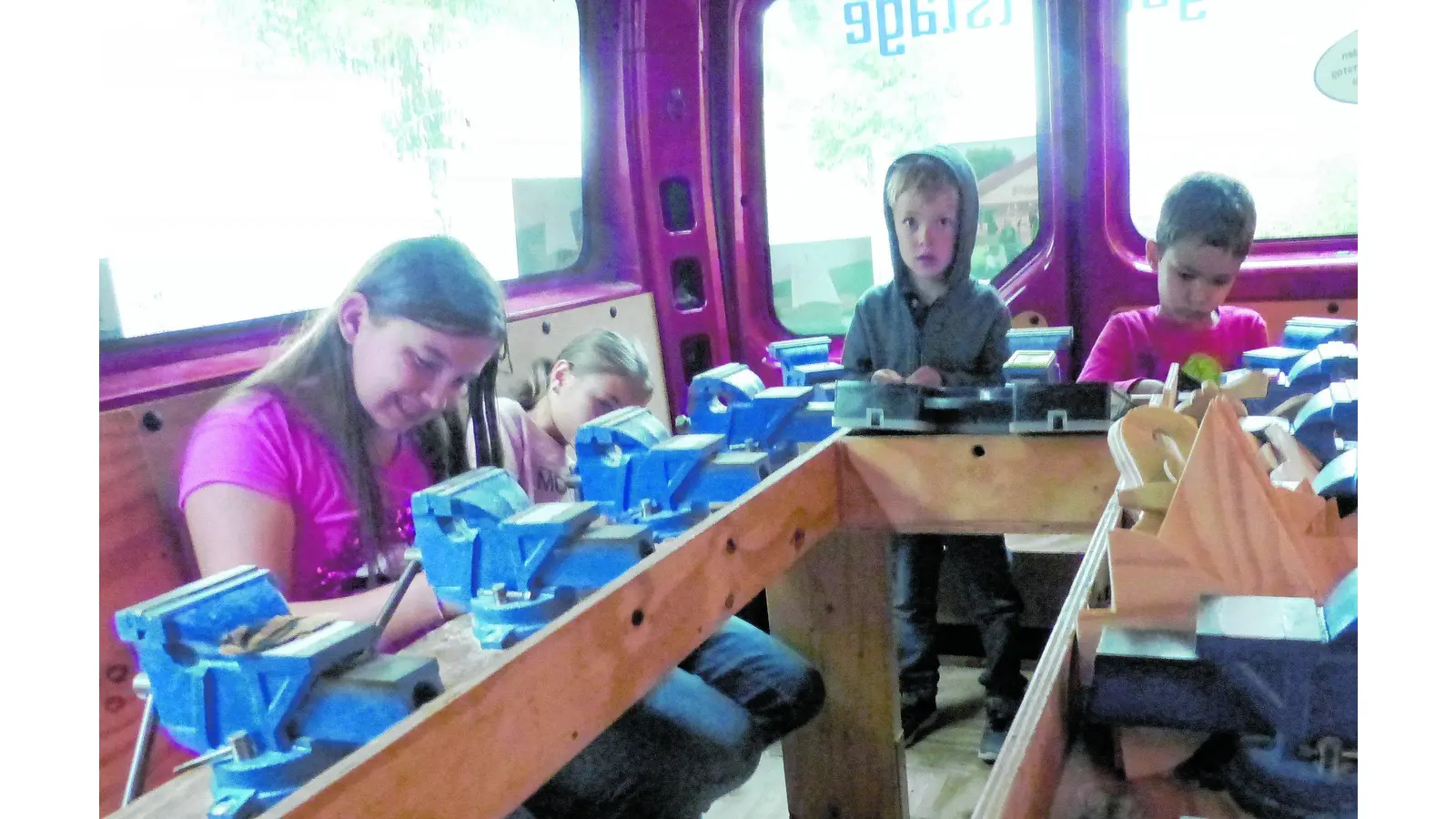 Hüpfen im Bürgerhaus und Basteln im Auto (Foto: al)