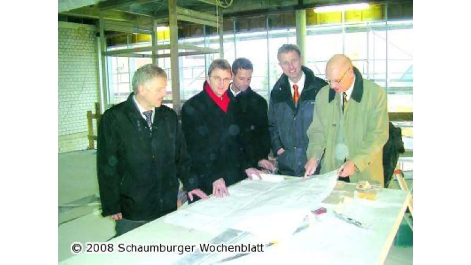 Zufriedene Gesichter bei der Standort-Besichtigung (Foto: red)