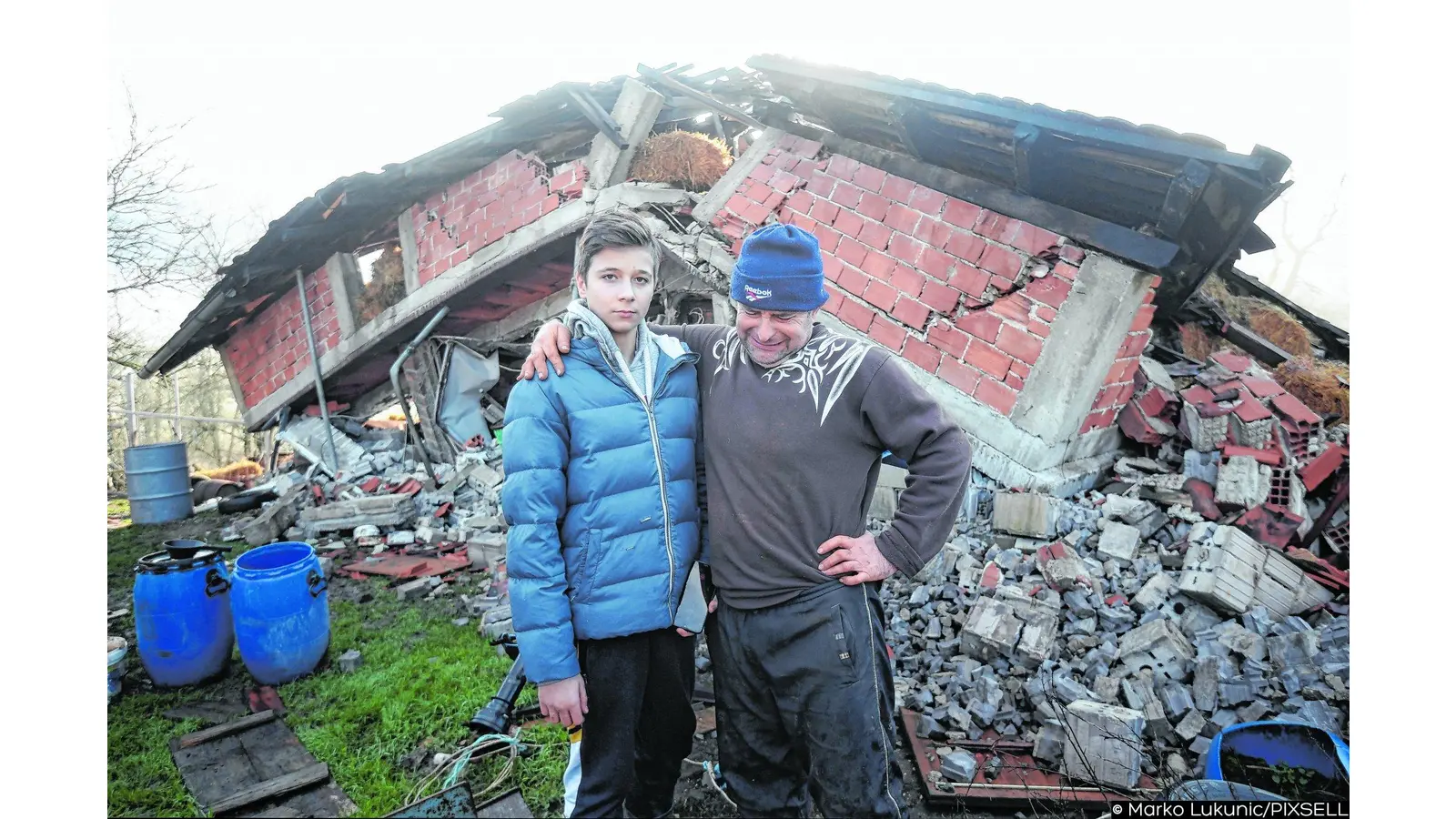 30.12.2020., Glina, Novo Selo Glinsko -Posljedice jucerasnjeg potresa u Glini. Snazan potres pogodio je jucer Hrvatsku, epicentar potresa magnitude 6.2 je bio 3 kilometra od Petrinje. Ivo i Mihael Roksandic Photo:Marko Lukunic/PIXSELL (Foto: red)