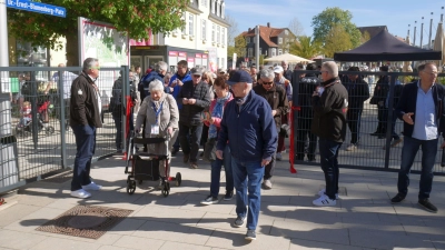 Auch nach der LaGa könnten die Zäune und Tore zum Kurpark bleiben, den Zugang öffnen und die Anlage schützen.  (Foto: gk)