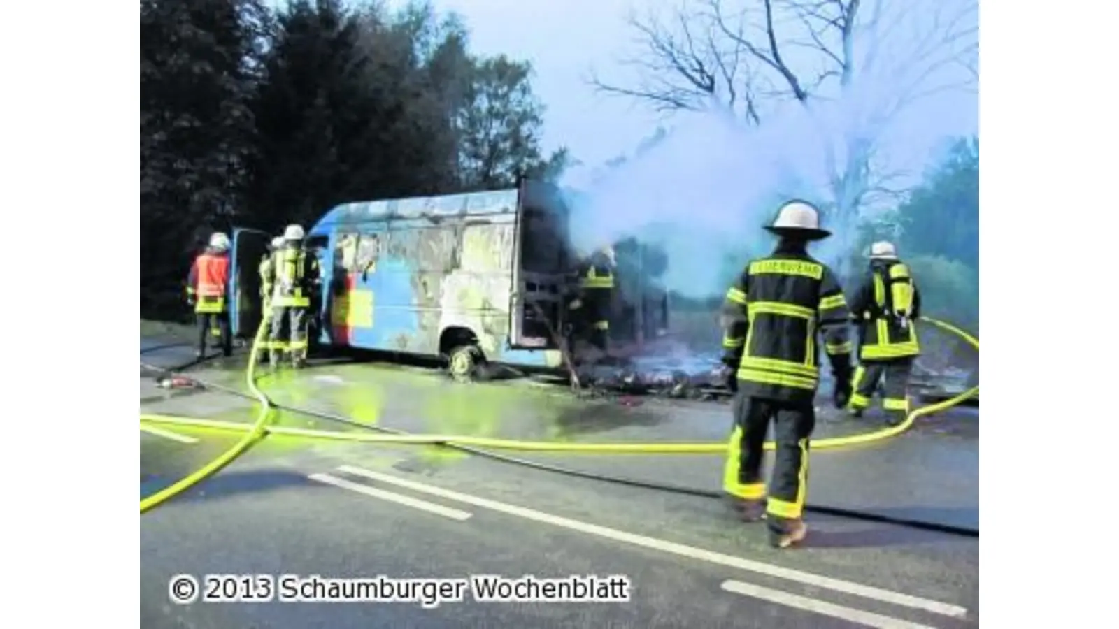 Kleintransporter in Flammen (Foto: red)