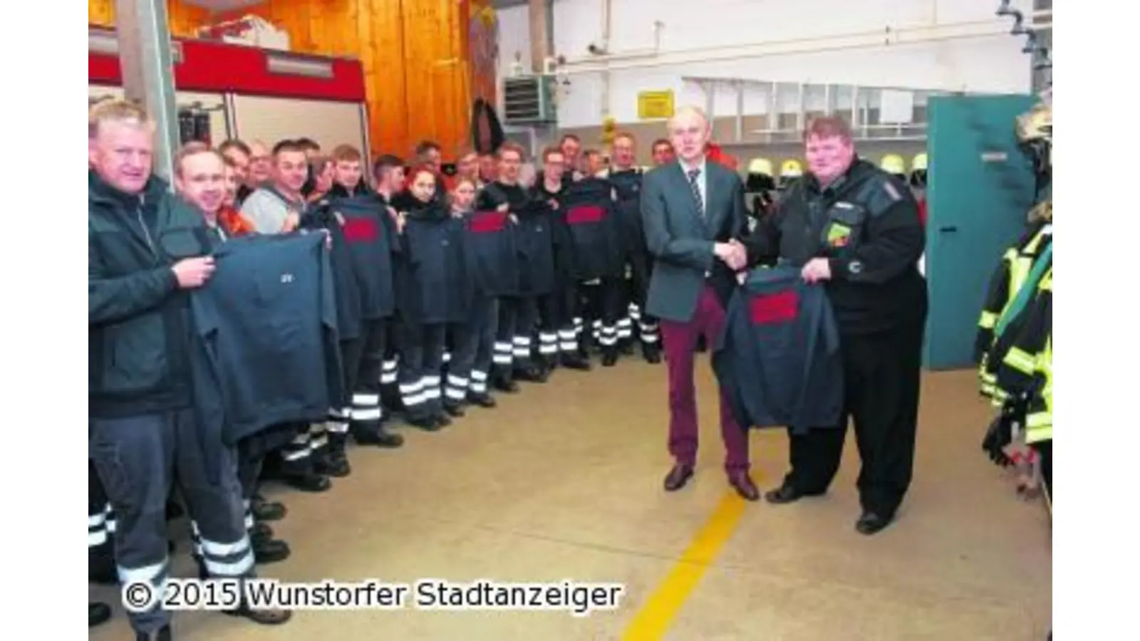 Sweatshirts für Brandschützer (Foto: tau)