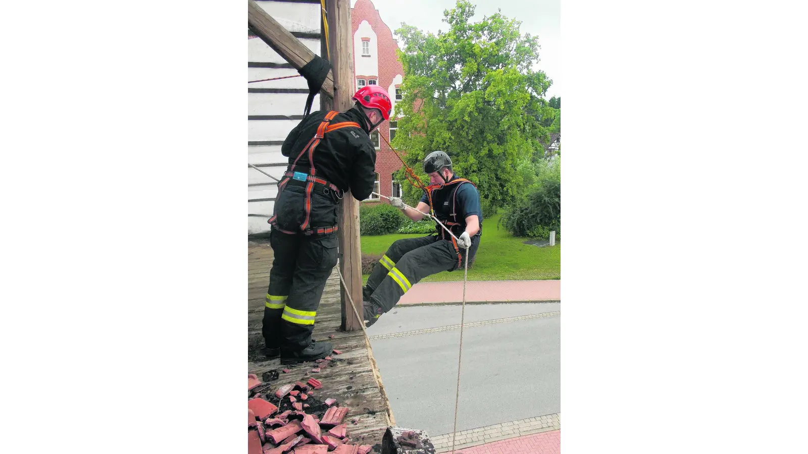 Rodenberger Feuerwehr fährt zum 112-jährigen Jubiläum Großes auf (Foto: jl)