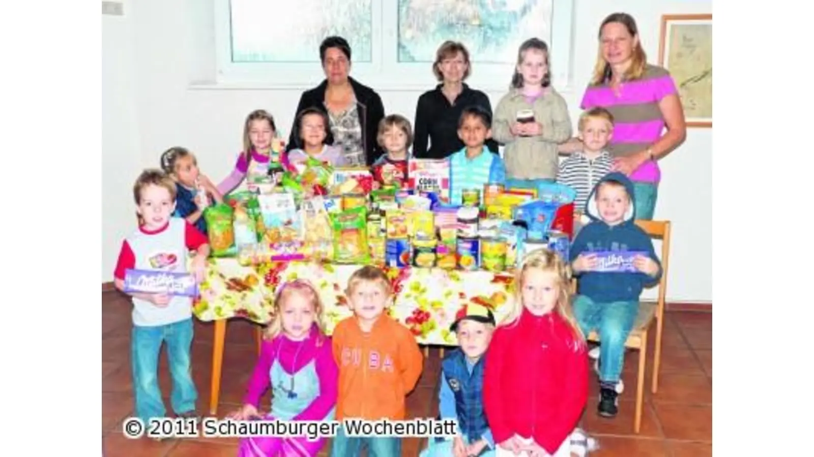 Mit prallgefüllten Bollerwagen zur Tafel (Foto: red)