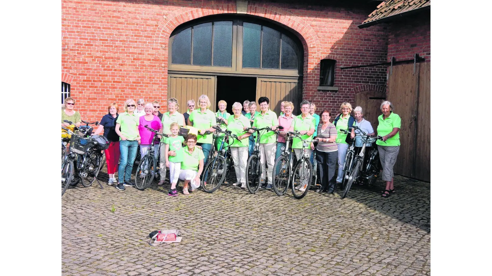 Landfrauen radeln durch Feld und Flur (Foto: mk)