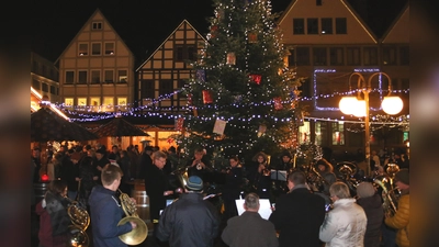 Der Stadthäger Weihnachtsmarkt bietet fast über einen Monat gemütliche Stunden. (Foto: Borchers, Bastian)