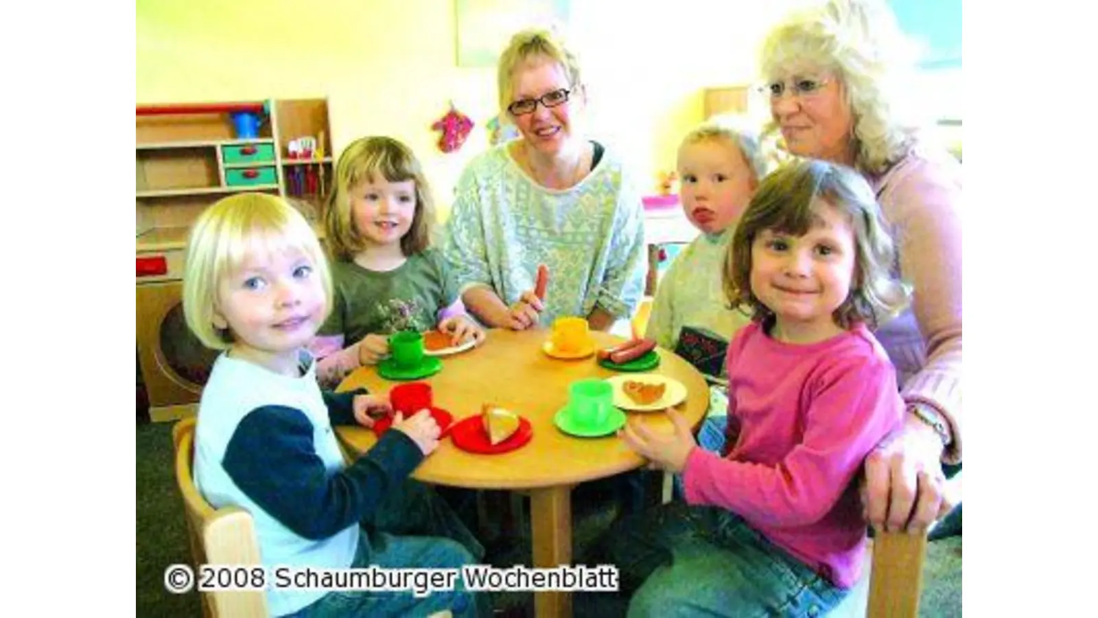 Kindergarten-Kinder fahren zur Dinoworld (Foto: tt)