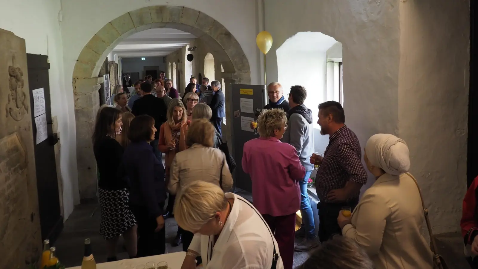 Ein Get Together beim Festakt im Stift Obernkirchen. (Foto: privat)