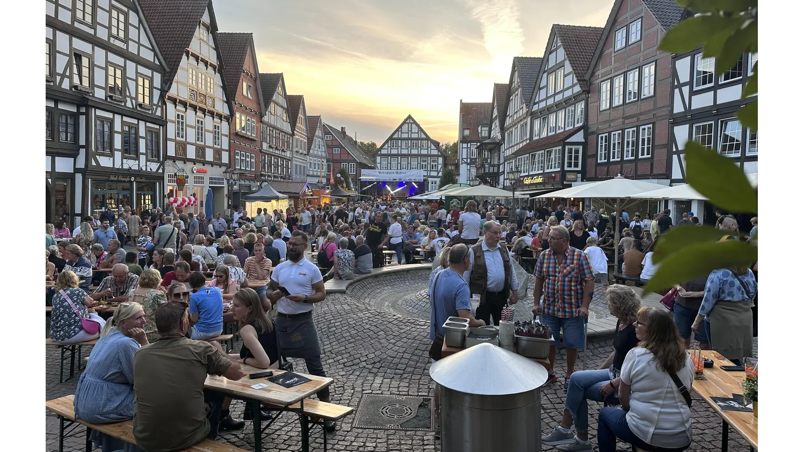 Live Musik, Essen, Trinken, Spaß haben. An drei Tagen ist das mit drei Bühnenprogrammen und vielen Möglichkeiten für das leibliche Wohl möglich.  (Foto: ste)