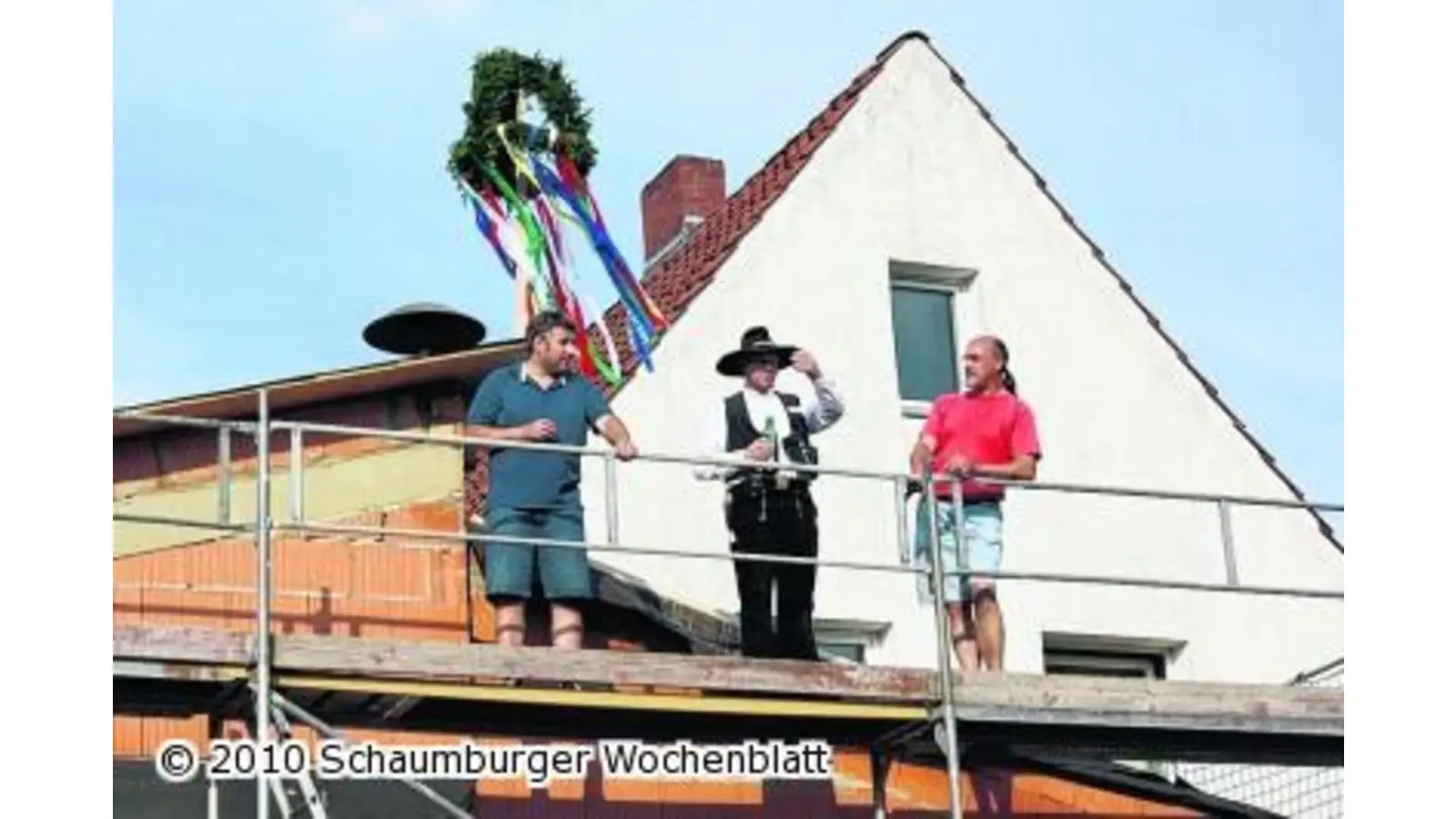 Dorfgemeinschaft und Feuerwehr feiern Richtfest am Feuerwehrhaus (Foto: tt)