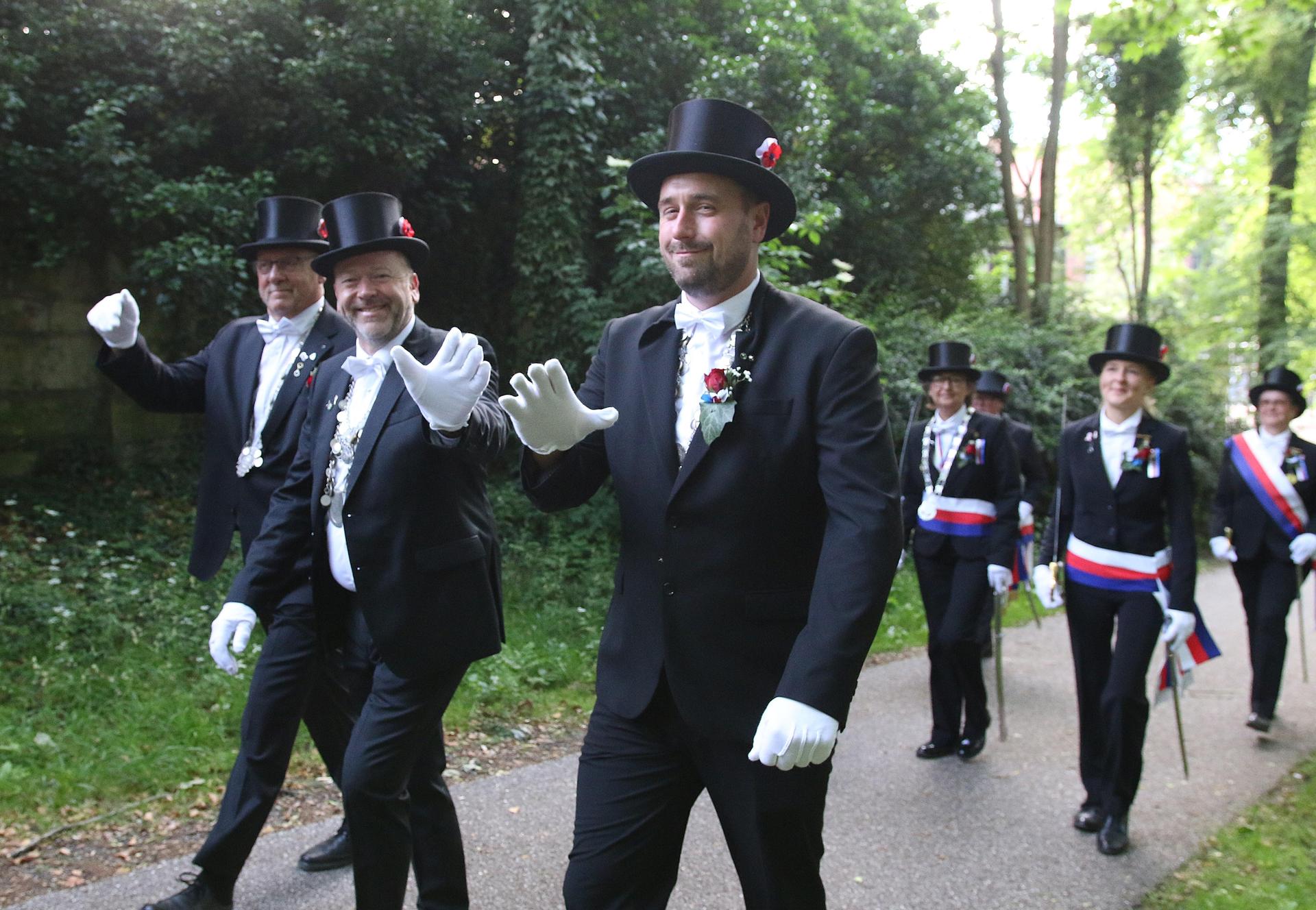 Die Stadthäger haben am Mittwoch den Start des Schützenfestes fröhlich gefeiert.  (Foto: bb)