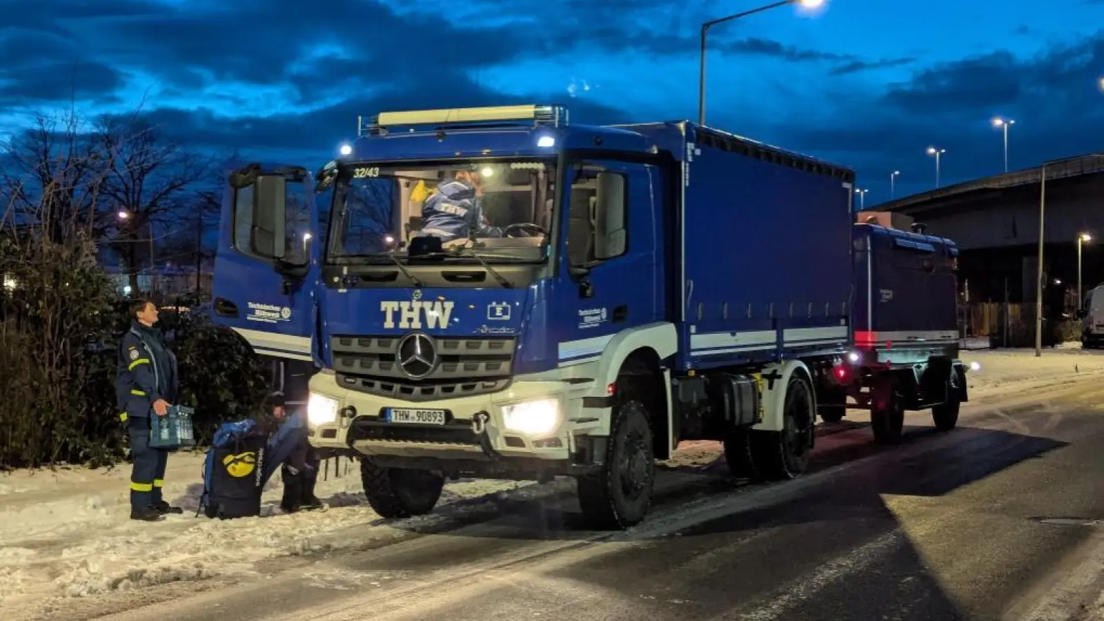 Im Einsatz: Strom für notleidende Menschen vom THW aus Wunstorf. <br><br> (Foto: THW)