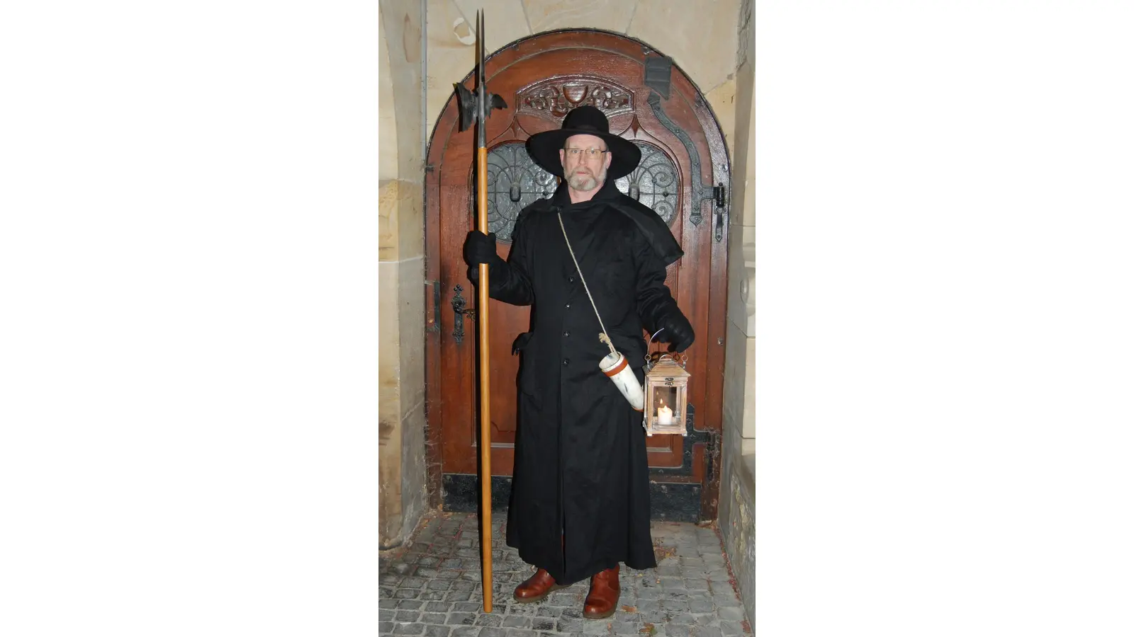Der Nachtwächter lädt zum Rundgang. (Foto: privat)