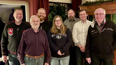 Starten den Kommunalwahlkampf (v.li.): Frank Zülich, Michael Hasenbein, Jan-Frerk Mandel, Hannah Zülich, Dirk Marquardt, Christoph Heuer und Wilfried Helbsing. (Foto: privat)