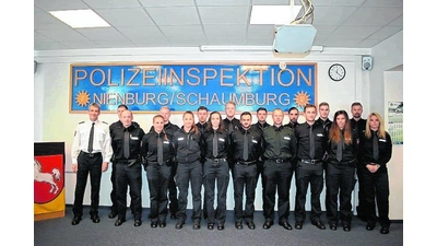 Leiter der Polizeiinspektion begrüßt neue Kolleginnen und Kollegen (Foto: ots)