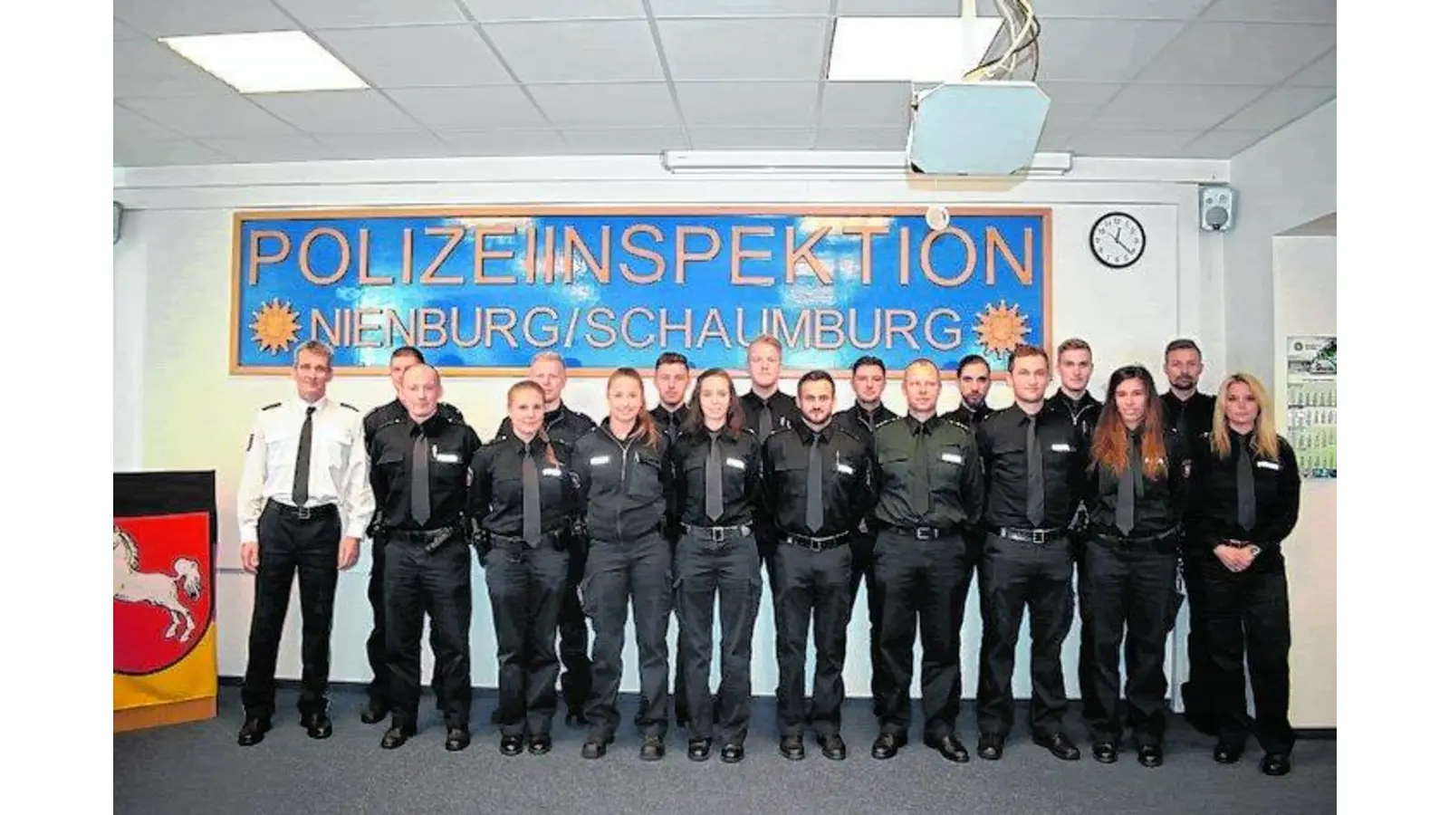 Leiter der Polizeiinspektion begrüßt neue Kolleginnen und Kollegen (Foto: ots)
